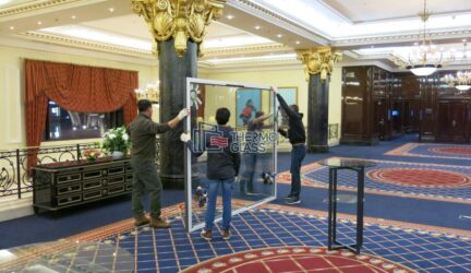 Монтаж стеклопакетов с подогревом в отеле The Ritz-Carlton в центре Москвы